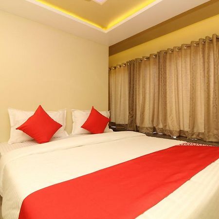 Oyo 37468 Nisha Lodging Sholapur Exterior foto