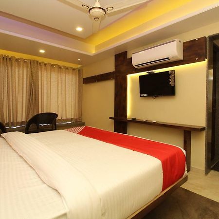 Oyo 37468 Nisha Lodging Sholapur Exterior foto