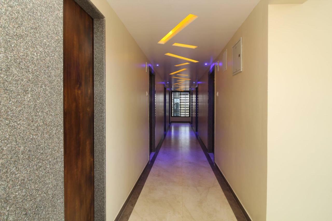 Oyo 37468 Nisha Lodging Sholapur Exterior foto