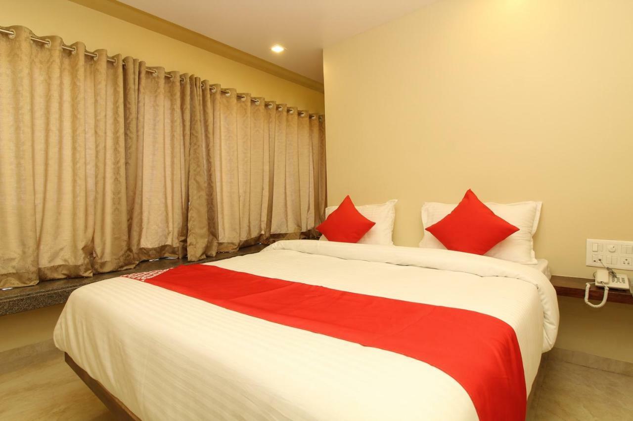 Oyo 37468 Nisha Lodging Sholapur Exterior foto