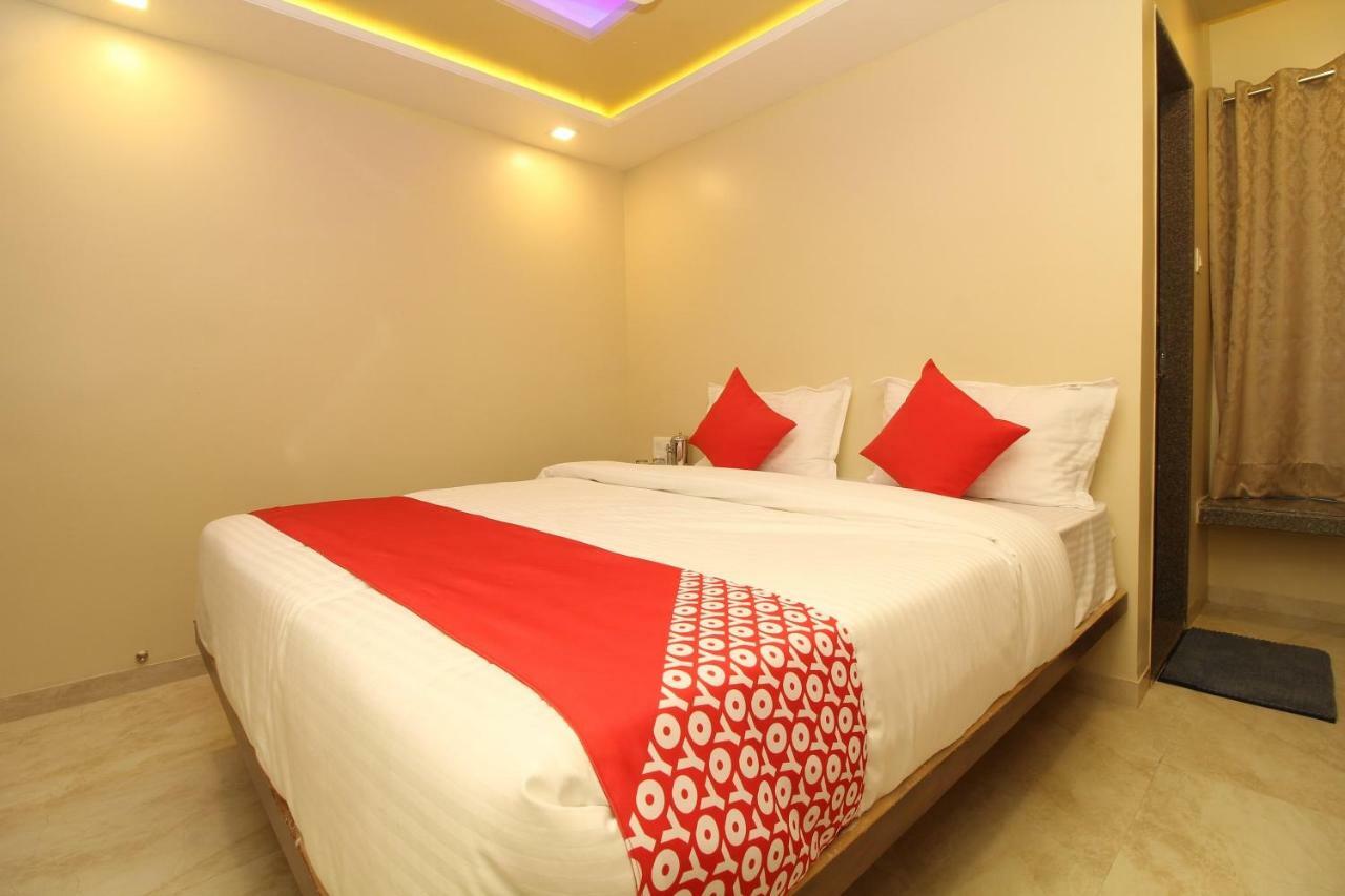 Oyo 37468 Nisha Lodging Sholapur Exterior foto
