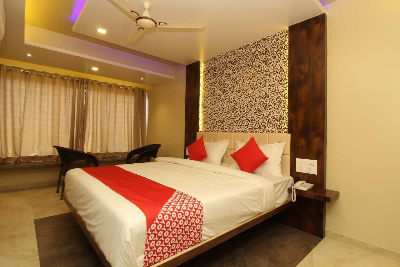 Oyo 37468 Nisha Lodging Sholapur Exterior foto
