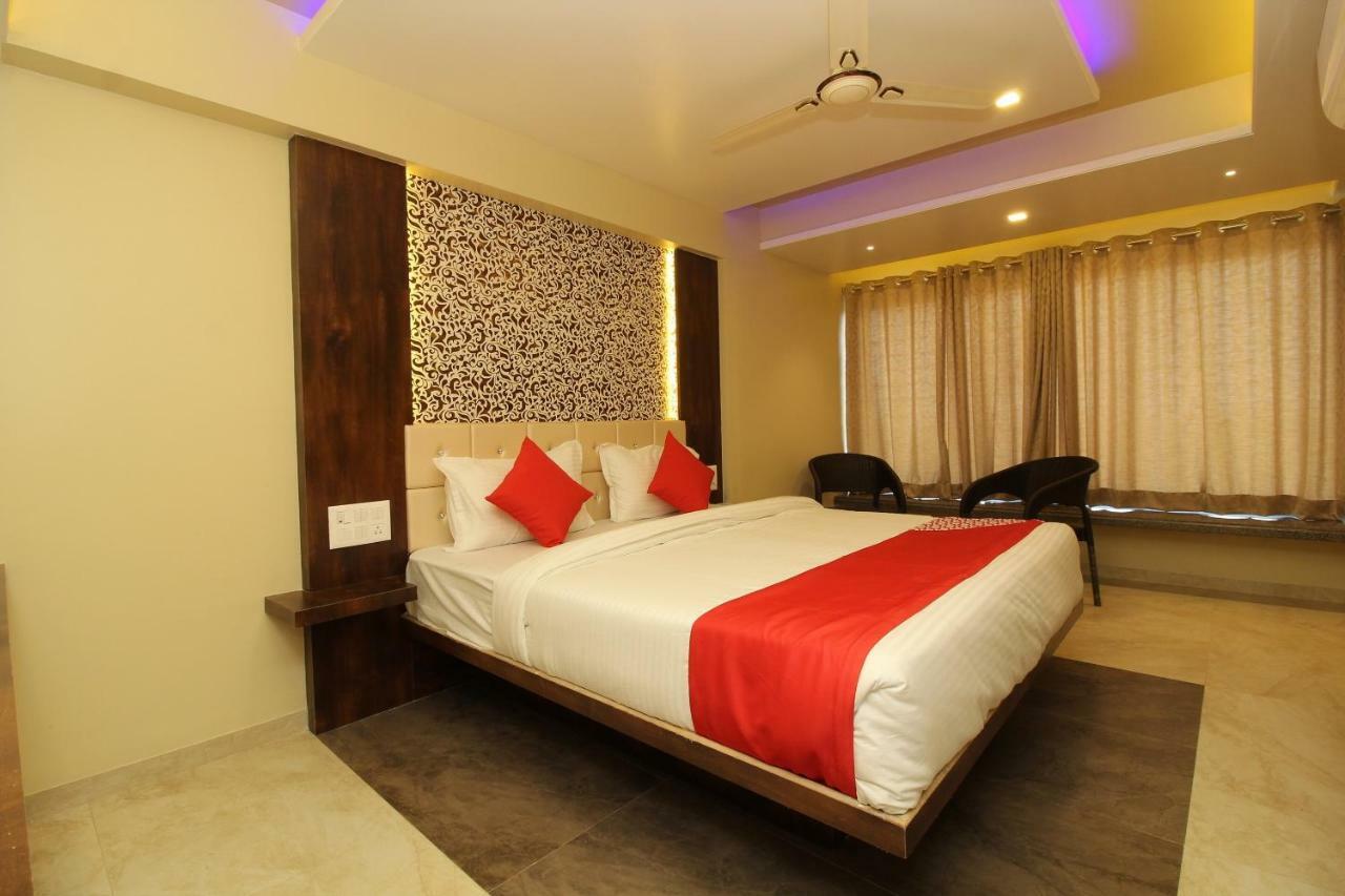 Oyo 37468 Nisha Lodging Sholapur Exterior foto